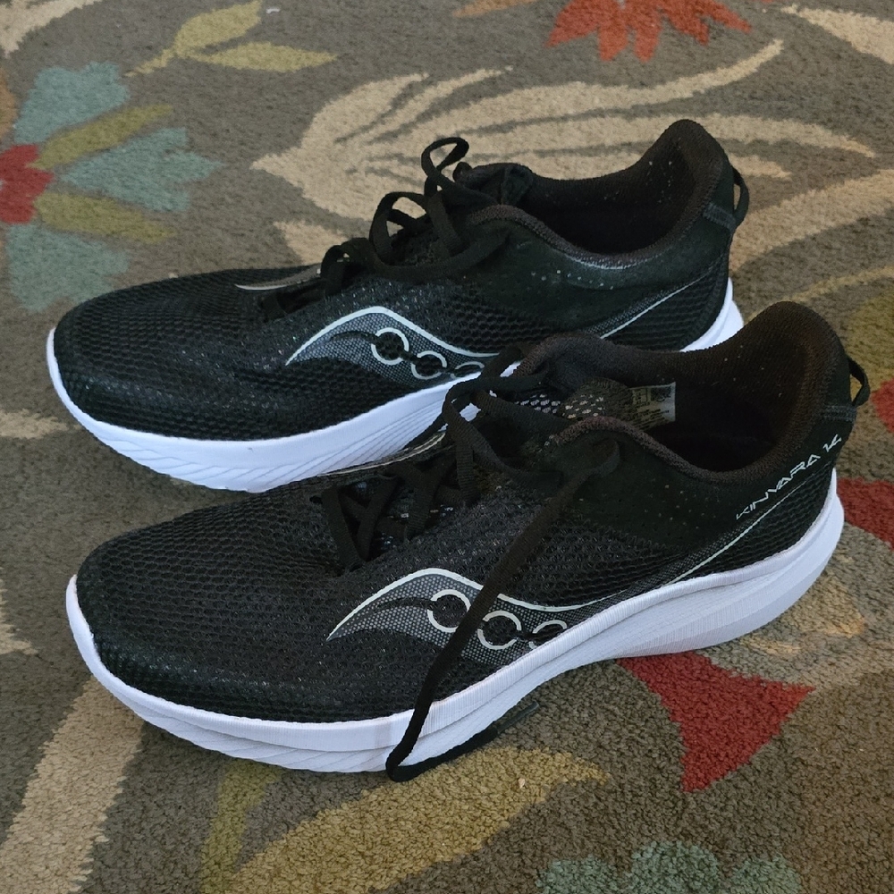 Saucony Kinvara 14 Black and White Athletic Sneakers  size - mens 13W EUC